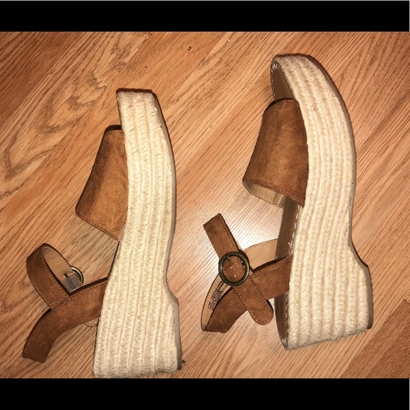 Brown/Tan Heels women’s 11 - Picture 3 of 4